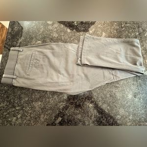 Haggar action khaki with stretch fabric. W34 L32. Good condition. Gray.